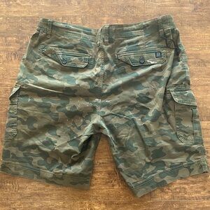 men’s green camo cargo shorts ☆ size: 36m